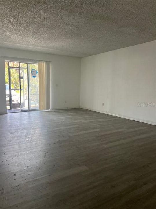 For Sale: $84,900 (1 beds, 1 baths, 806 Square Feet)