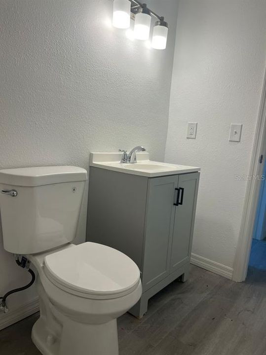 For Sale: $84,900 (1 beds, 1 baths, 806 Square Feet)