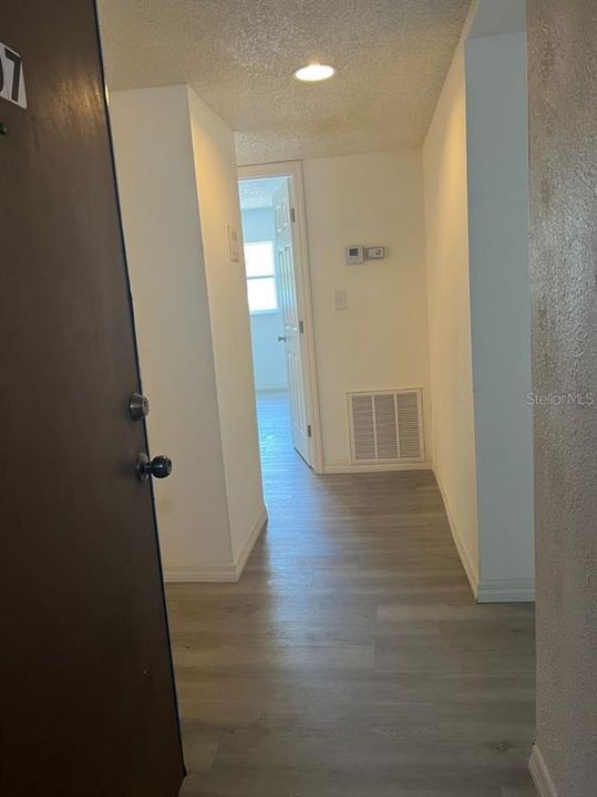 For Sale: $84,900 (1 beds, 1 baths, 806 Square Feet)