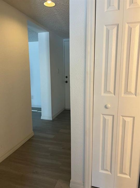 For Sale: $84,900 (1 beds, 1 baths, 806 Square Feet)