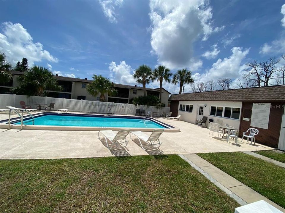 For Sale: $84,900 (1 beds, 1 baths, 806 Square Feet)