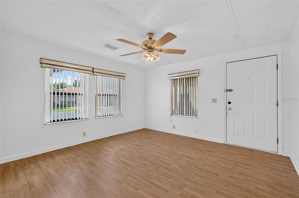 For Sale: $179,000 (2 beds, 2 baths, 840 Square Feet)