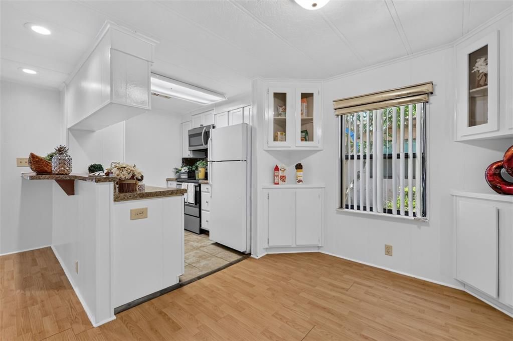 For Sale: $179,000 (2 beds, 2 baths, 840 Square Feet)