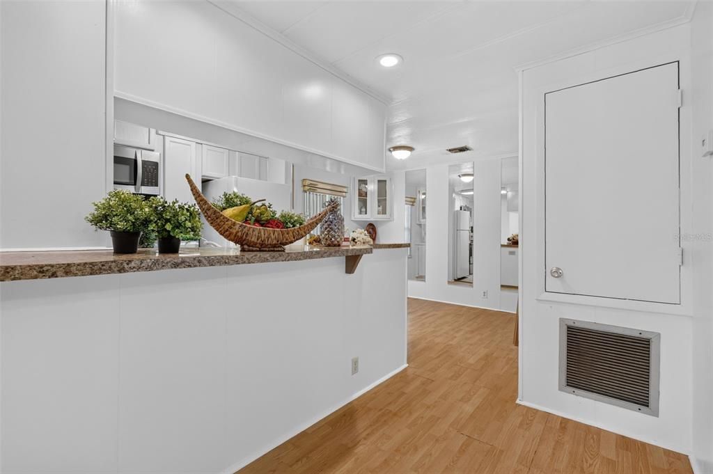 For Sale: $179,000 (2 beds, 2 baths, 840 Square Feet)
