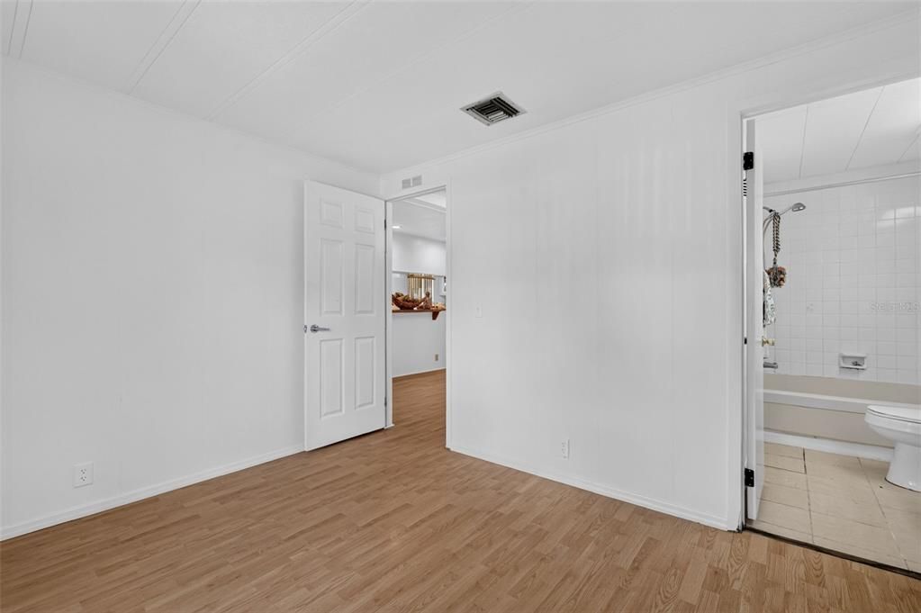 For Sale: $179,000 (2 beds, 2 baths, 840 Square Feet)