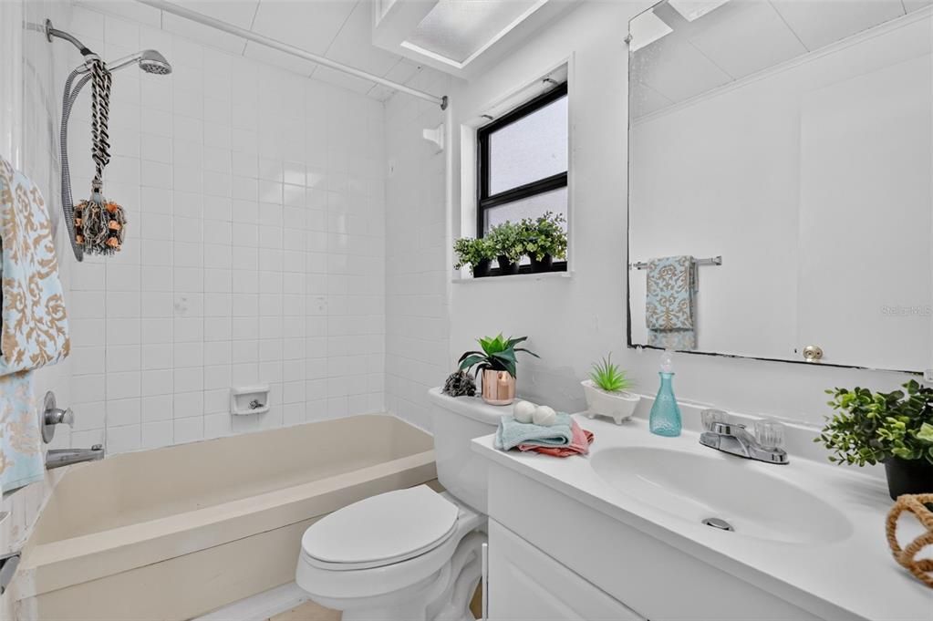 For Sale: $179,000 (2 beds, 2 baths, 840 Square Feet)