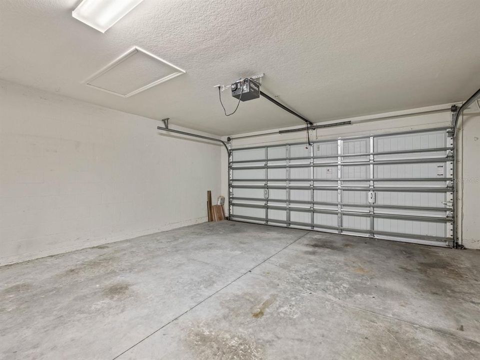 En Renta: $2,300 (3 camas, 2 baños, 2402 Pies cuadrados)