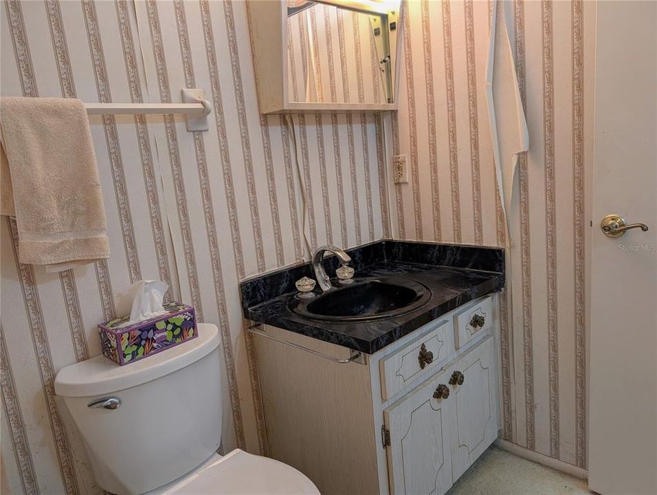 For Sale: $45,000 (2 beds, 1 baths, 960 Square Feet)