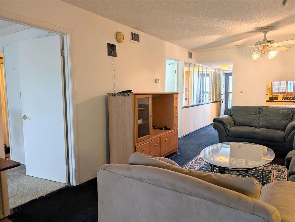 For Sale: $45,000 (2 beds, 1 baths, 960 Square Feet)