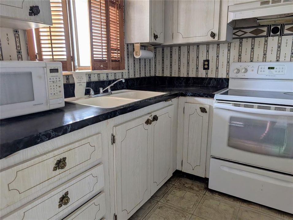 For Sale: $45,000 (2 beds, 1 baths, 960 Square Feet)