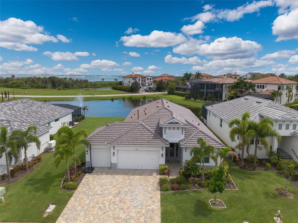 En Venta: $1,250,000 (4 camas, 3 baños, 2311 Pies cuadrados)