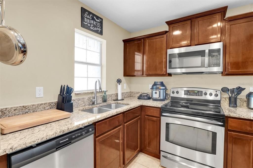 For Sale: $249,000 (2 beds, 2 baths, 1501 Square Feet)