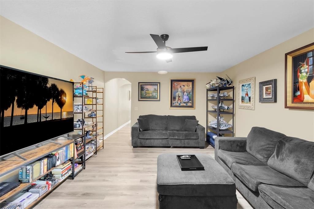 For Sale: $249,000 (2 beds, 2 baths, 1501 Square Feet)