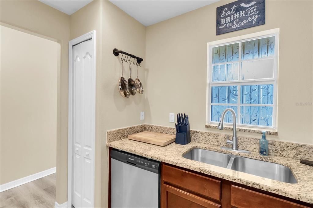 For Sale: $249,000 (2 beds, 2 baths, 1501 Square Feet)