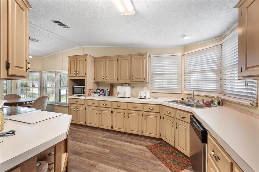 : $195,000 (2 спален, 2 ванн, 1846 Квадратных фут)