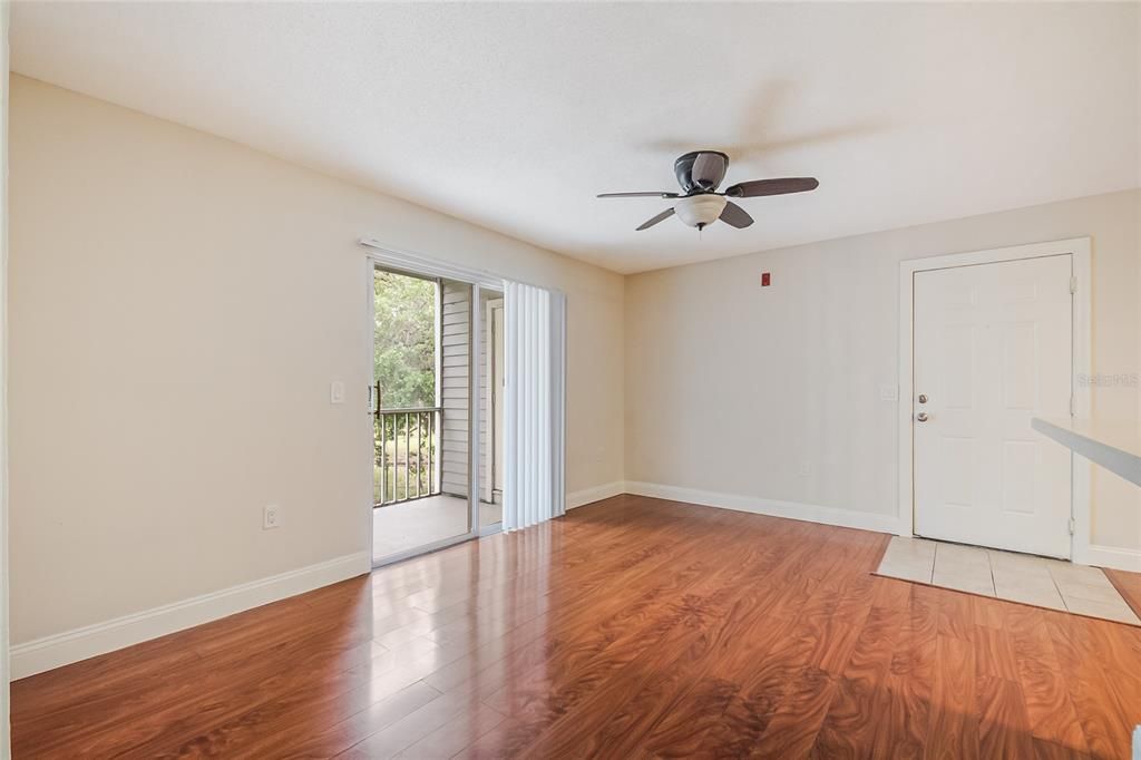 For Rent: $1,400 (1 beds, 1 baths, 733 Square Feet)