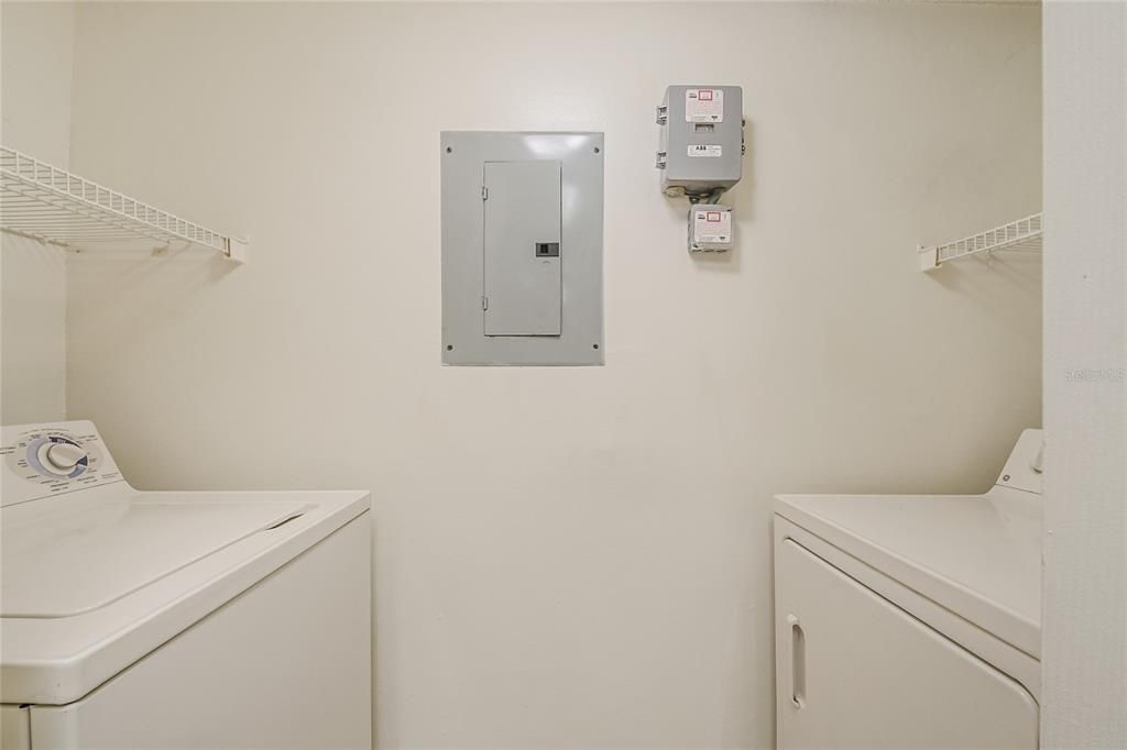 For Rent: $1,400 (1 beds, 1 baths, 733 Square Feet)