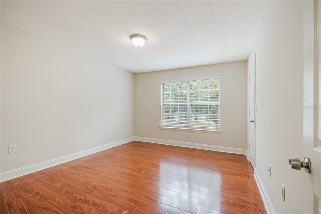 For Rent: $1,400 (1 beds, 1 baths, 733 Square Feet)