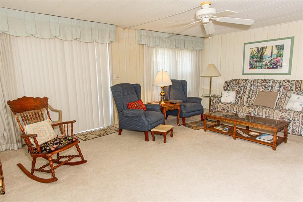 For Sale: $118,000 (2 beds, 2 baths, 1248 Square Feet)