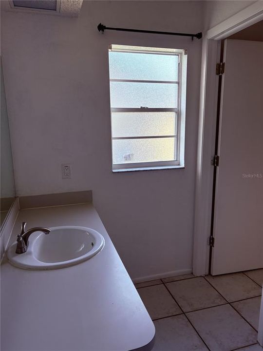 For Rent: $2,200 (3 beds, 2 baths, 1461 Square Feet)
