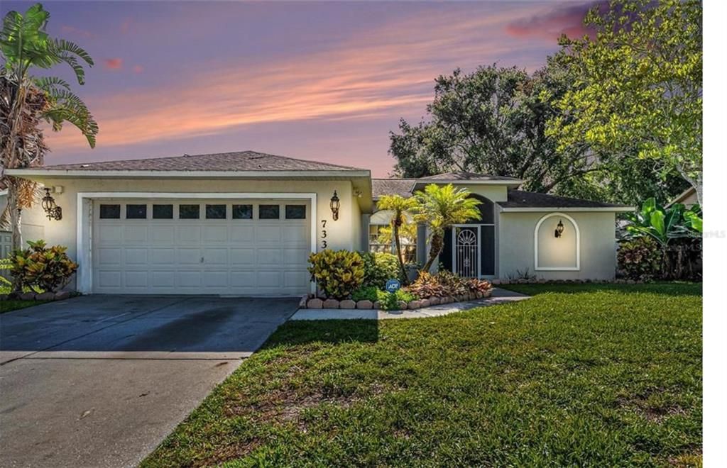 For Rent: $2,200 (3 beds, 2 baths, 1461 Square Feet)