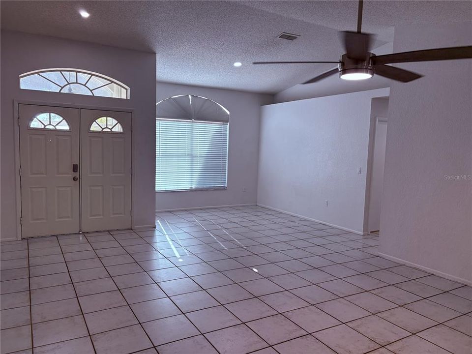 For Rent: $2,200 (3 beds, 2 baths, 1461 Square Feet)
