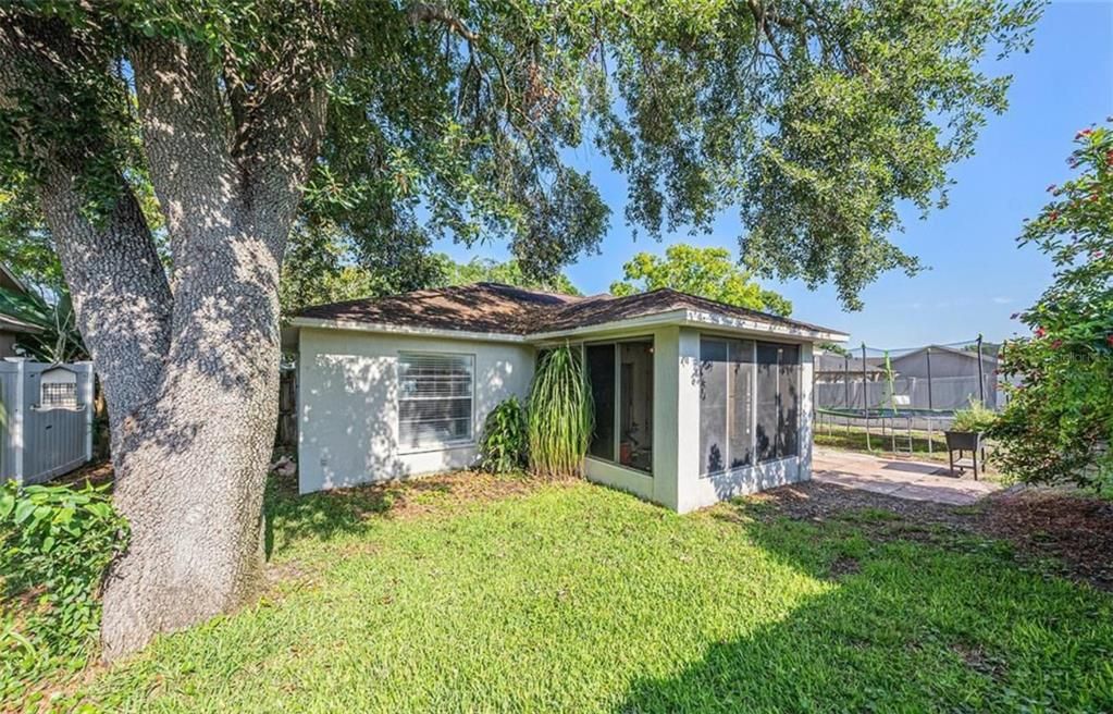 For Rent: $2,200 (3 beds, 2 baths, 1461 Square Feet)