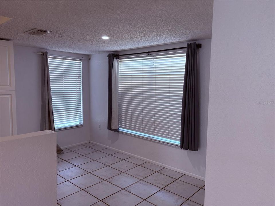 For Rent: $2,200 (3 beds, 2 baths, 1461 Square Feet)