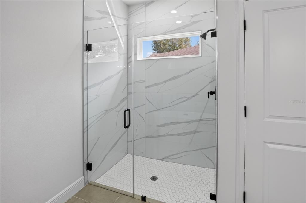 For Sale: $285,000 (4 beds, 2 baths, 1833 Square Feet)