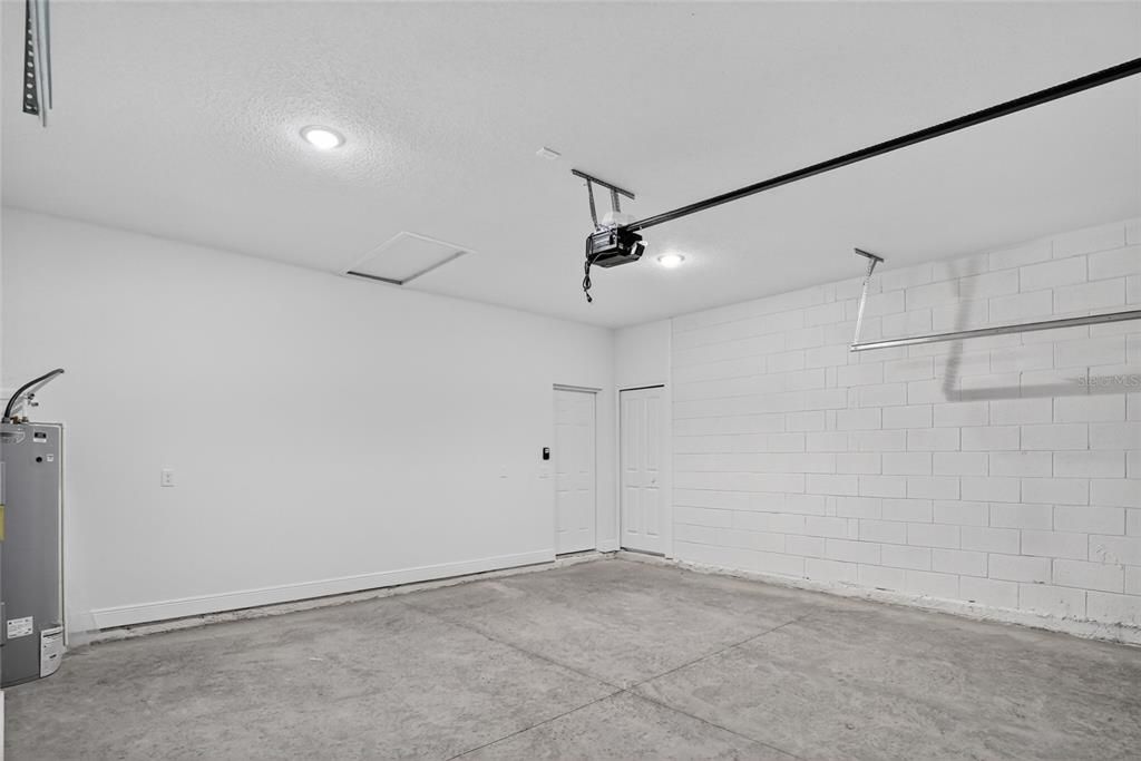 For Sale: $285,000 (4 beds, 2 baths, 1833 Square Feet)