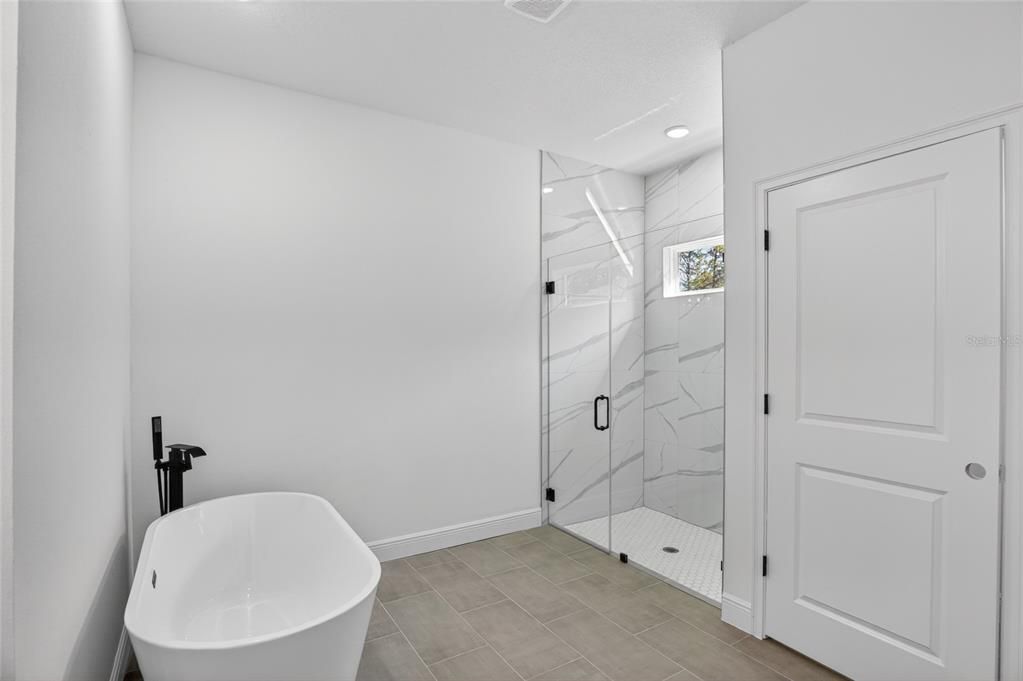 For Sale: $285,000 (4 beds, 2 baths, 1833 Square Feet)