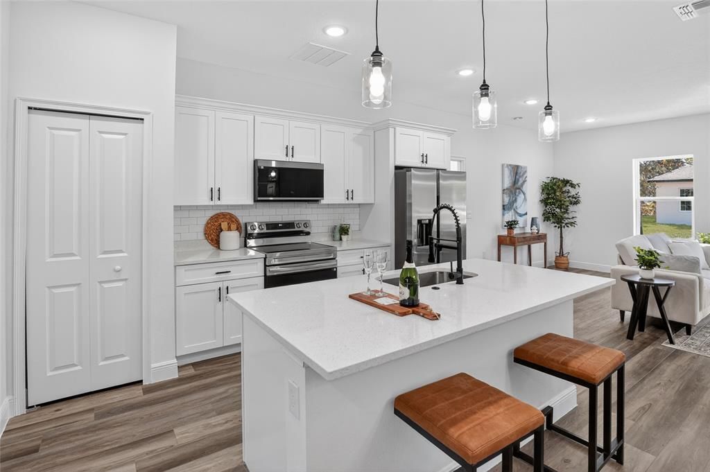 For Sale: $285,000 (4 beds, 2 baths, 1833 Square Feet)