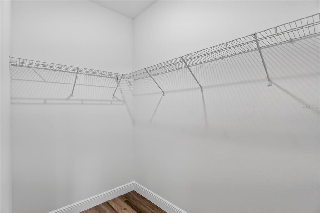 For Sale: $285,000 (4 beds, 2 baths, 1833 Square Feet)