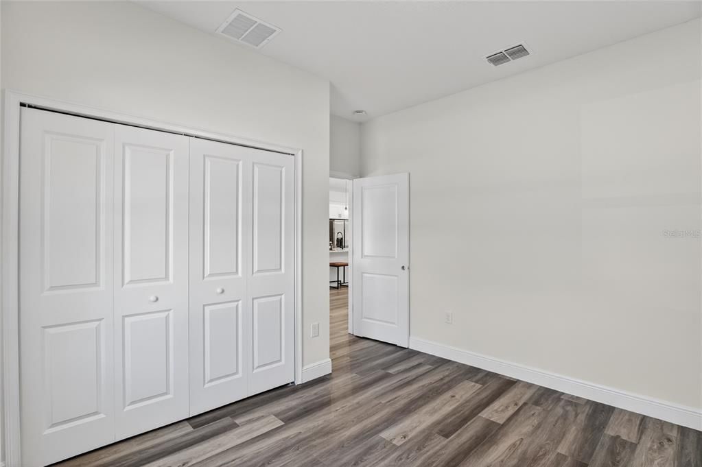For Sale: $285,000 (4 beds, 2 baths, 1833 Square Feet)