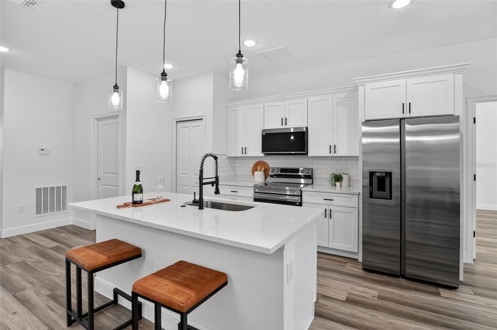 For Sale: $285,000 (4 beds, 2 baths, 1833 Square Feet)