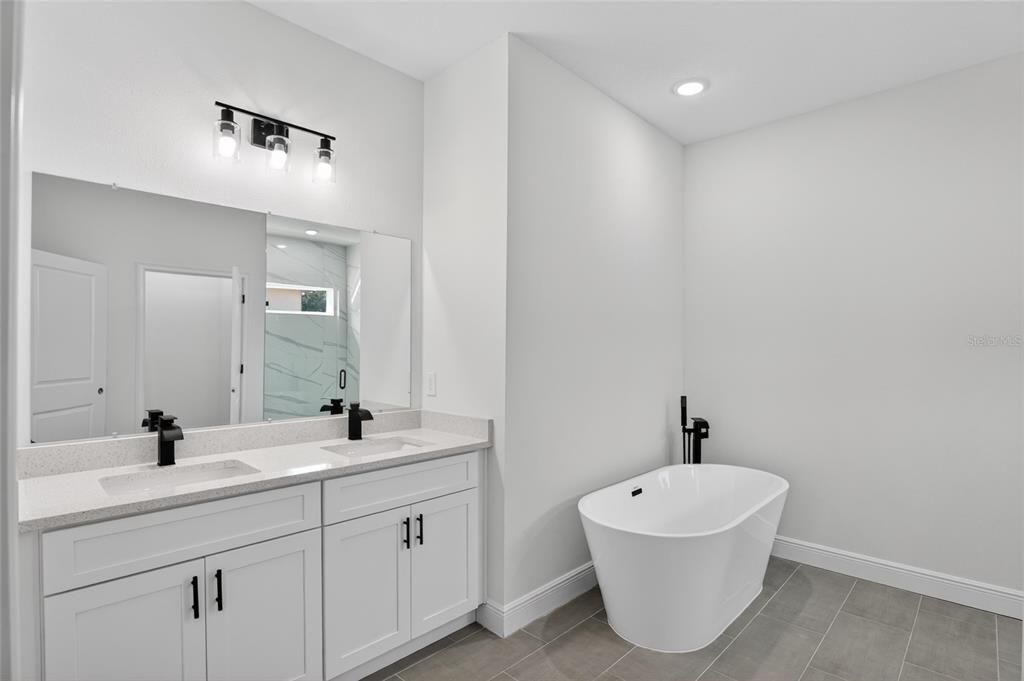 For Sale: $285,000 (4 beds, 2 baths, 1833 Square Feet)