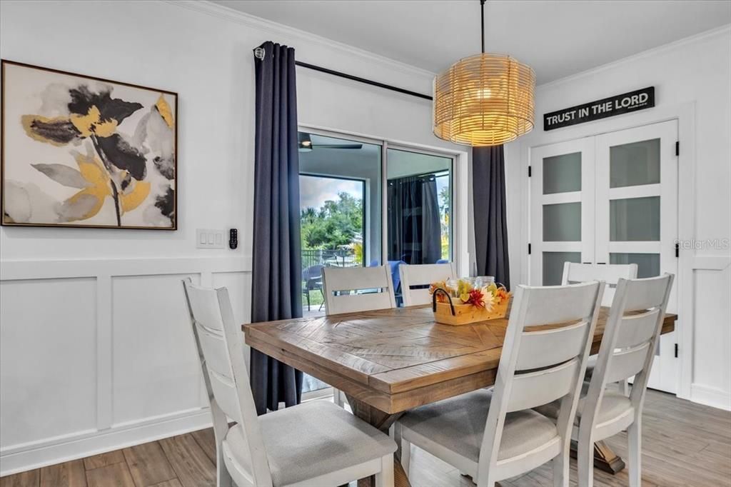 For Sale: $525,000 (4 beds, 3 baths, 2200 Square Feet)