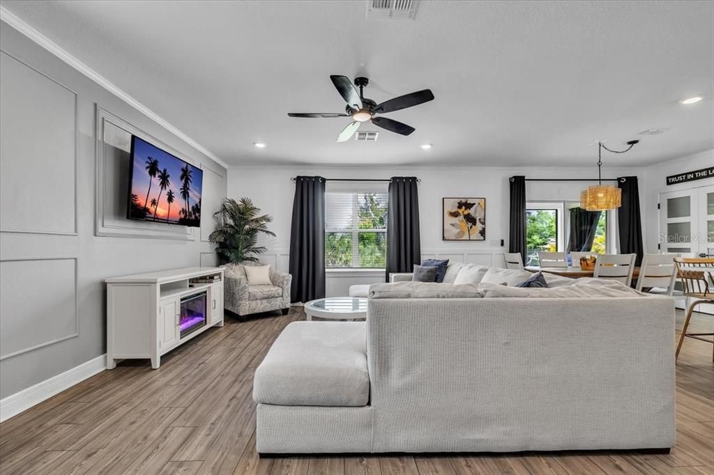 For Sale: $525,000 (4 beds, 3 baths, 2200 Square Feet)