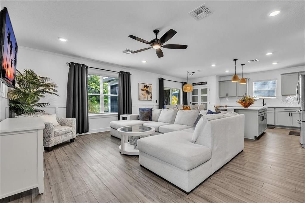 For Sale: $525,000 (4 beds, 3 baths, 2200 Square Feet)
