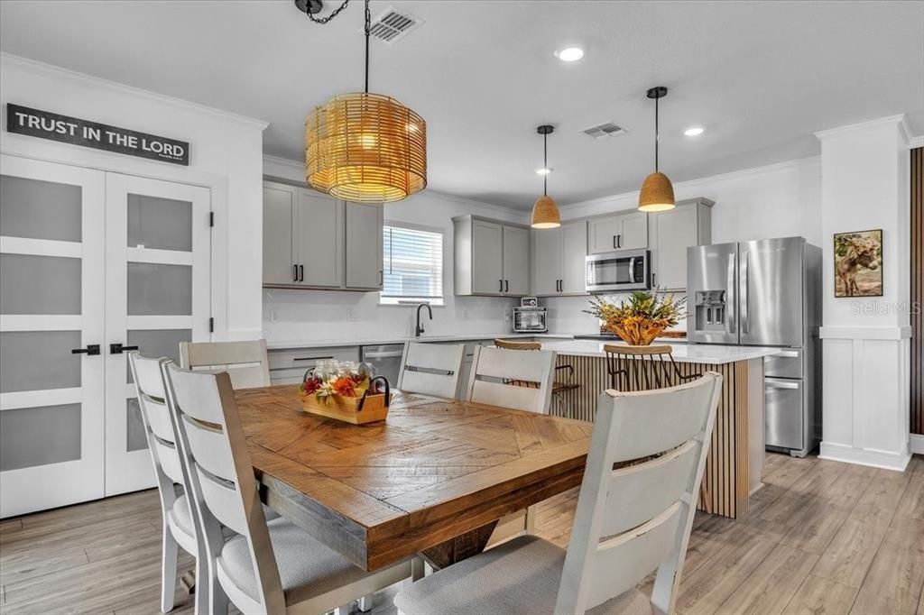 For Sale: $525,000 (4 beds, 3 baths, 2200 Square Feet)