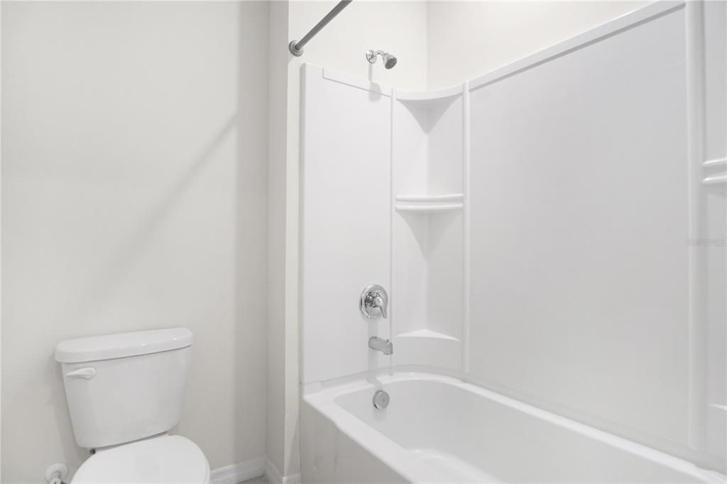 For Rent: $2,500 (5 beds, 3 baths, 2696 Square Feet)