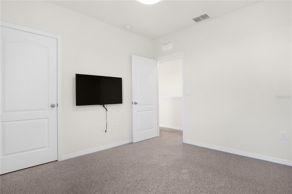 For Rent: $2,500 (5 beds, 3 baths, 2696 Square Feet)