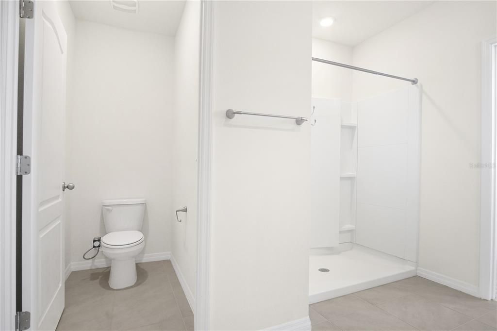 For Rent: $2,500 (5 beds, 3 baths, 2696 Square Feet)