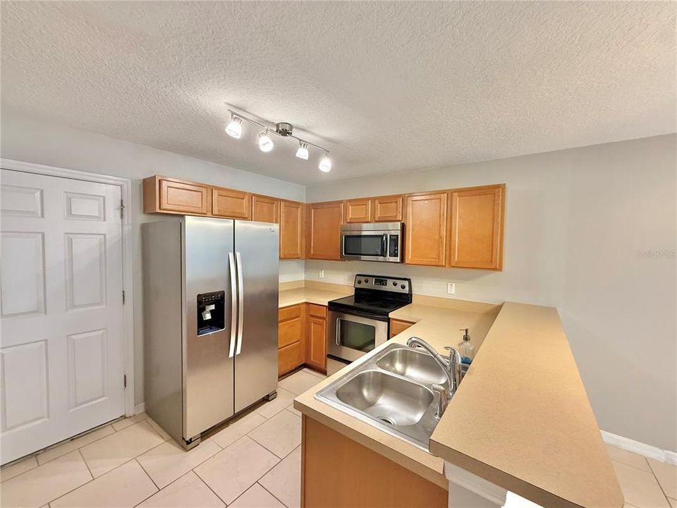 For Rent: $2,100 (3 beds, 2 baths, 1495 Square Feet)