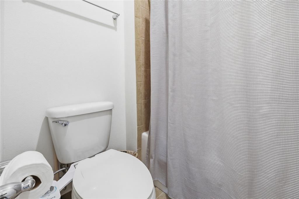 На продажу: $385,000 (4 спален, 2 ванн, 1968 Квадратных фут)