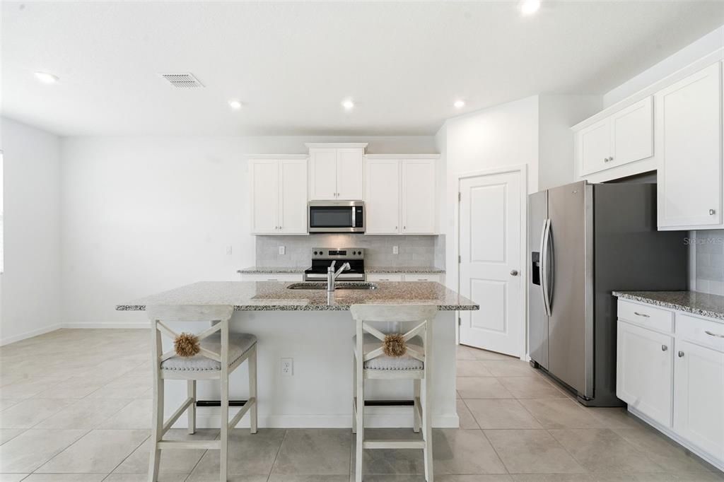 For Rent: $2,400 (4 beds, 2 baths, 1894 Square Feet)