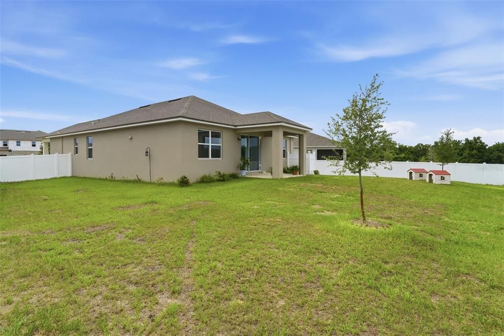 For Rent: $2,400 (4 beds, 2 baths, 1894 Square Feet)
