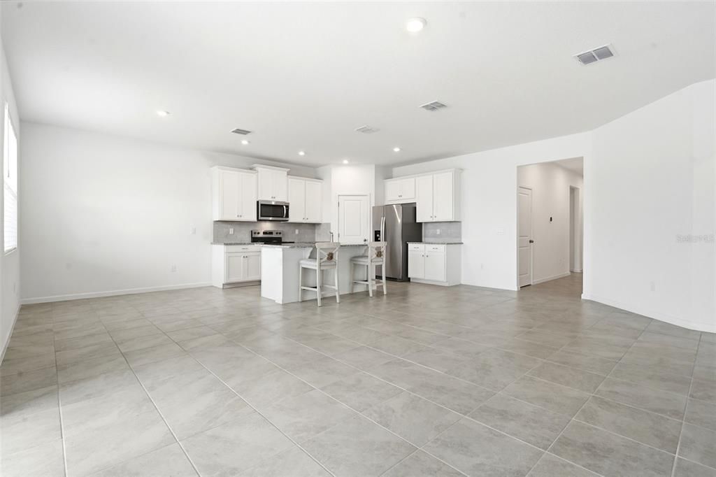 For Rent: $2,400 (4 beds, 2 baths, 1894 Square Feet)