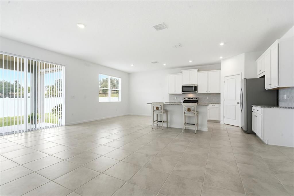For Rent: $2,400 (4 beds, 2 baths, 1894 Square Feet)