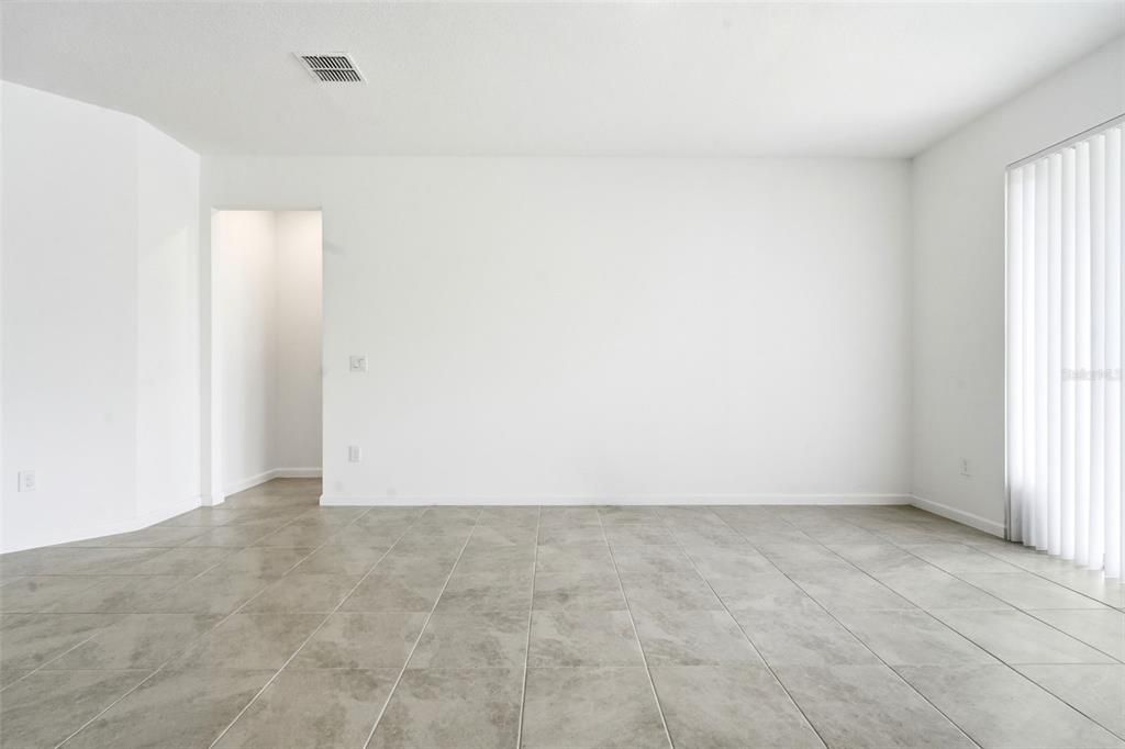 For Rent: $2,400 (4 beds, 2 baths, 1894 Square Feet)